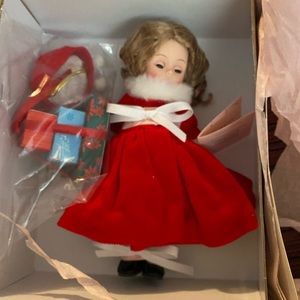 THE CHRISTMAS VISIT MADAME ALEXANDER DOLL 2006
